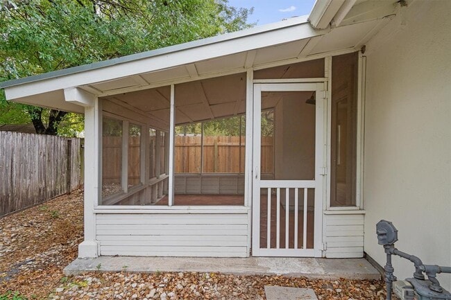 Building Photo - 1228 Broadmoor Dr