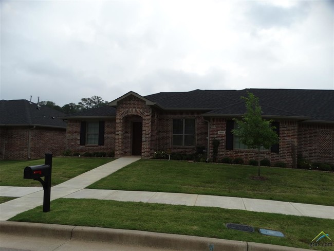 Building Photo - 5056 Shiloh Village Dr