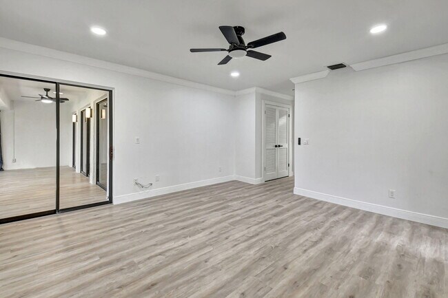 Building Photo - 4705 Fountains Dr S