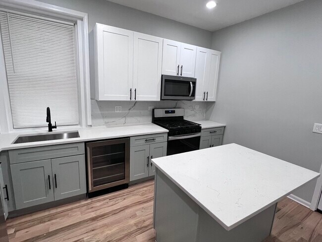 Building Photo - 1024 N Monticello Ave