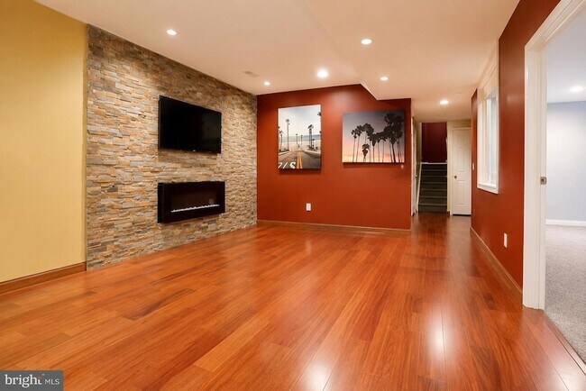 Building Photo - 33 Farmington Ct