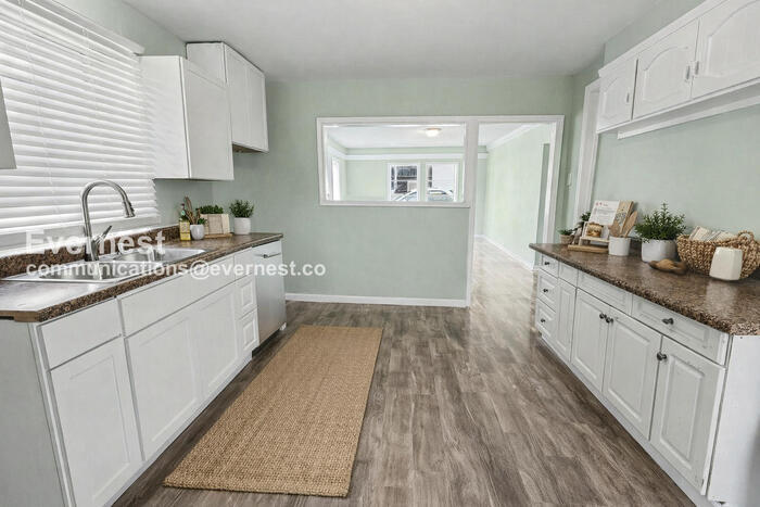 Building Photo - 2028 13th St N