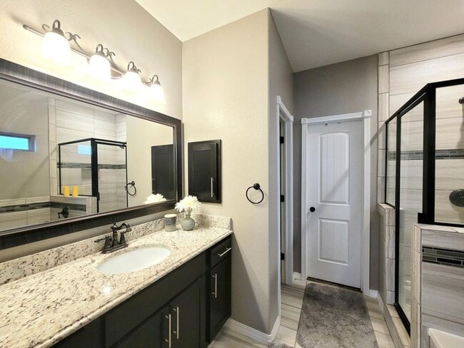 Building Photo - Amazing 3 bedroom 2 bath home in West El Paso!