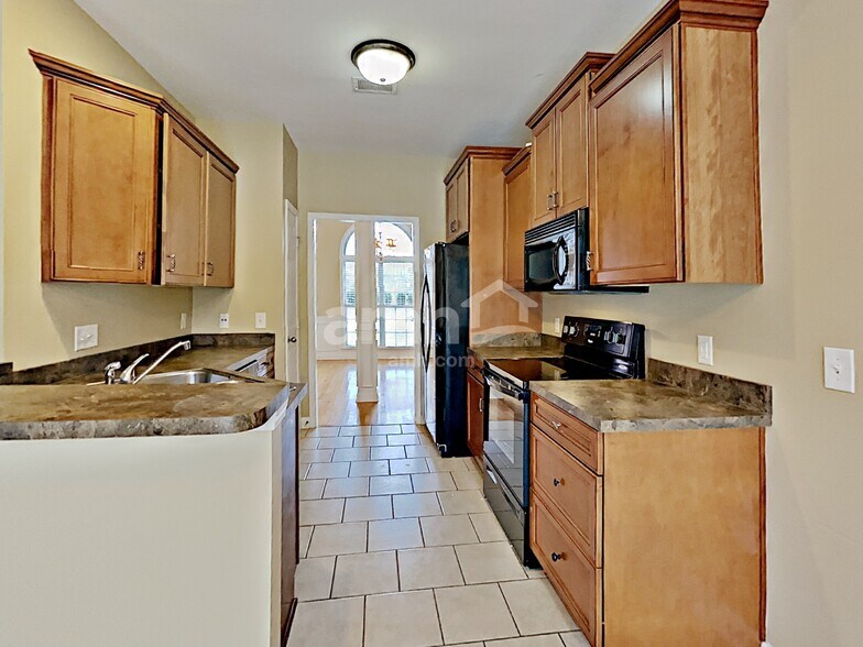 Building Photo - 165 Bland Dr
