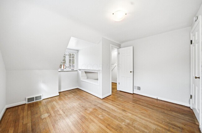 Building Photo - 532 N Drexel Ave