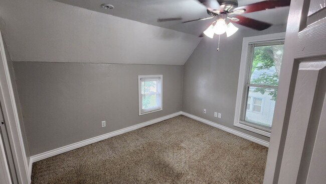 Building Photo - 4 bed 2 bath house in Edmond, OK next to UCO campus