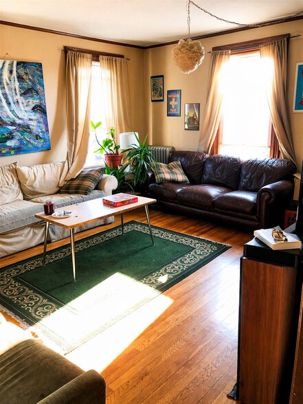 Building Photo - 19 Strathmore Rd