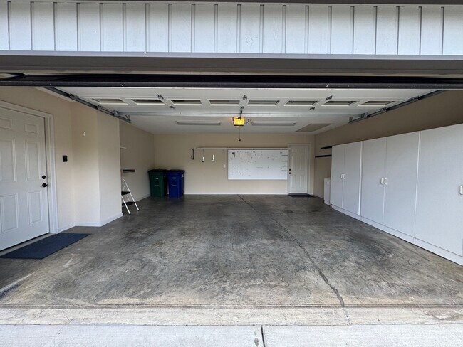 Building Photo - Weaverville - Well Kept Townhome with Flex Space