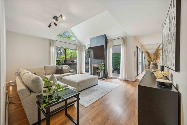 Primary Photo - 3 Litchfield Ln