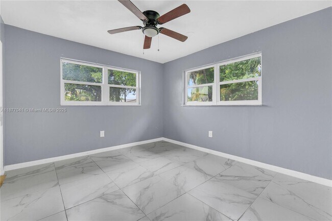 Building Photo - 5807 SW 27th St
