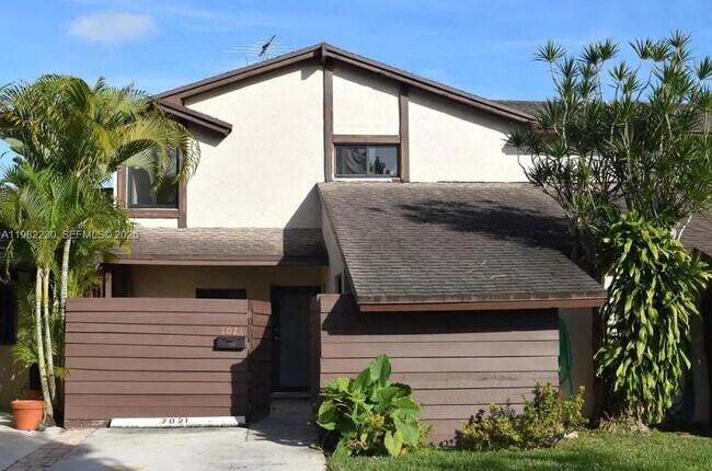 Building Photo - 7021 SW 105th Ct