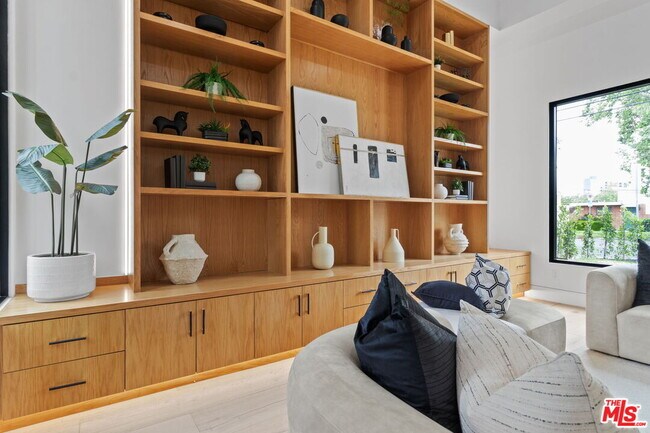 Building Photo - 4535 Haskell Ave