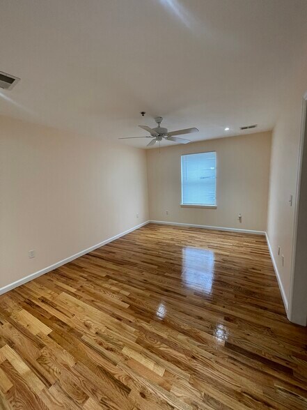 Building Photo - 93 Osborne Ter