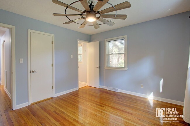 Building Photo - 209 Chucker Dr