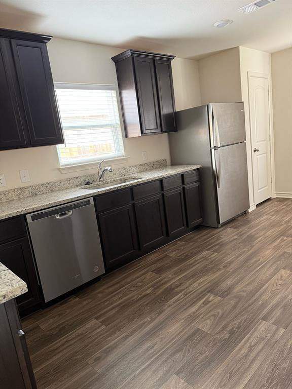 Building Photo - 532 Fox Glen Trl