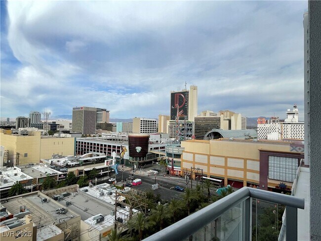Building Photo - 150 S Las Vegas Blvd