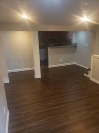 Building Photo - Cute 2 bedroom