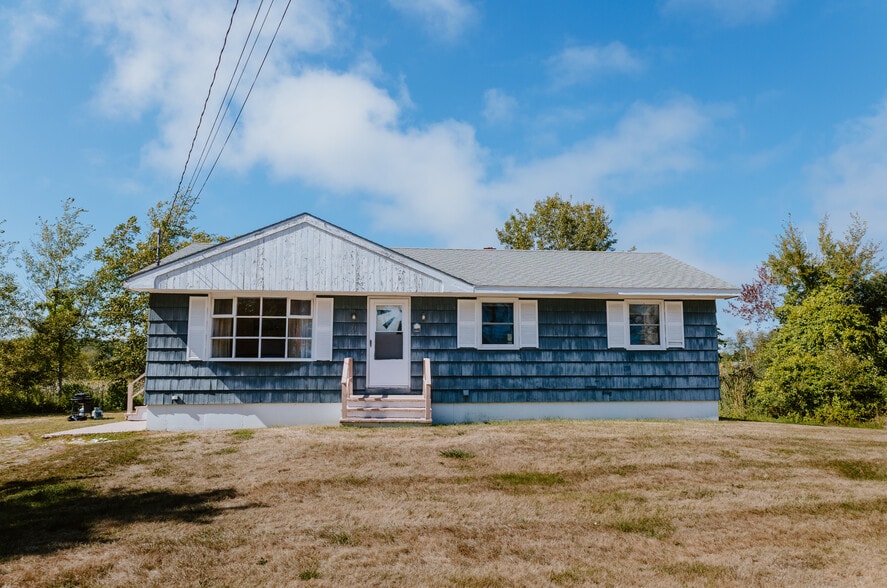 Building Photo - 216 E Grand Ave