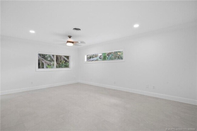Building Photo - 1230 NW Fork Rd