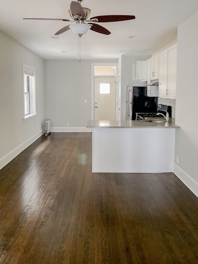 Building Photo - 5156 N Leavitt St