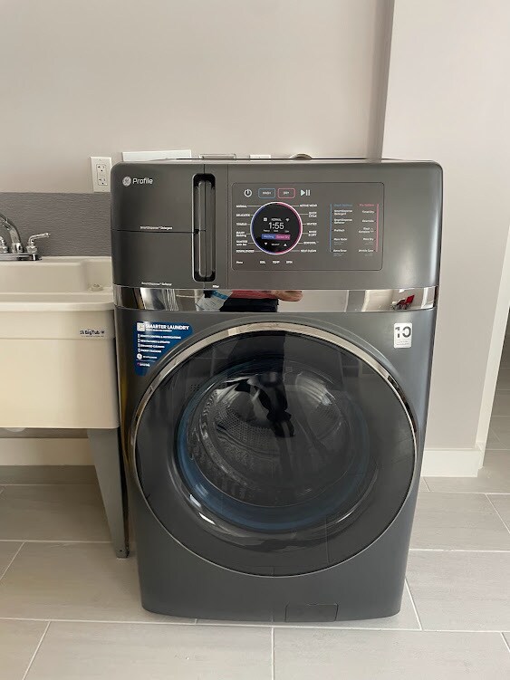 Building Photo - 1400 SW 27th Ave