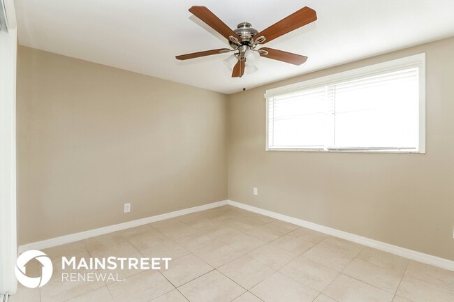 Building Photo - 7051 Lenox Dr