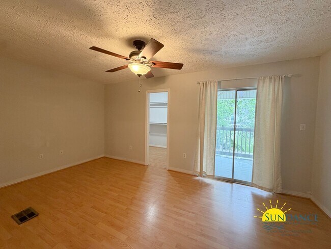Building Photo - Gorgeous 2 Story Townhome in Fort Walton Beach!