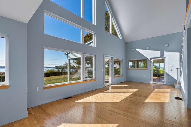 Building Photo - 1 Shoreline Dr