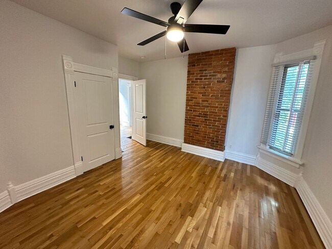 Building Photo - King Ave 225-229 NCR