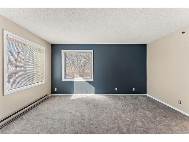 Building Photo - 2160 Ridge Dr