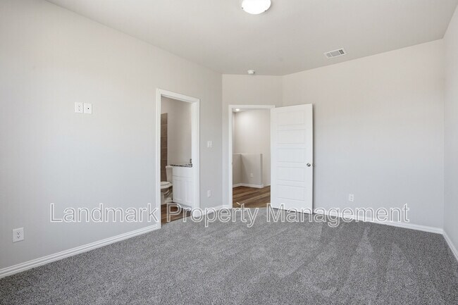 Building Photo - 303 Eastland St