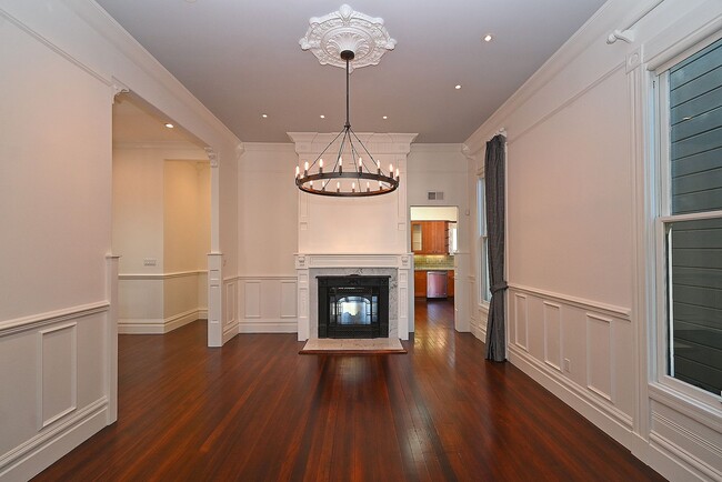 Building Photo - January Special!  Elegant 4 br/2 ba Victor...