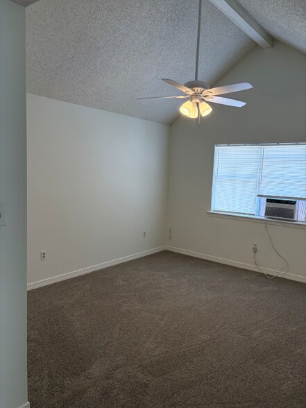 Building Photo - 90 Maison Dr