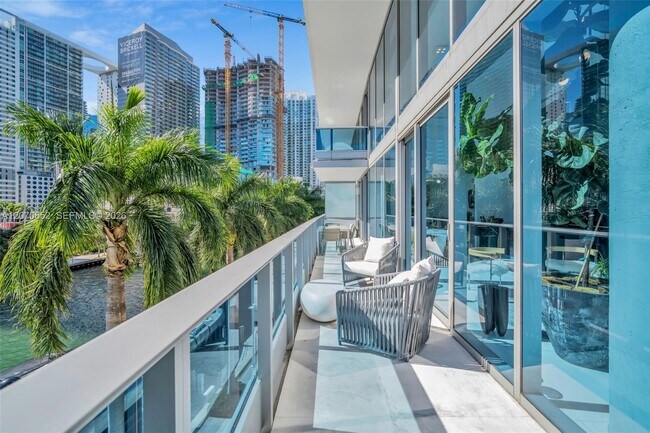 Building Photo - 200 Biscayne Blvd Way