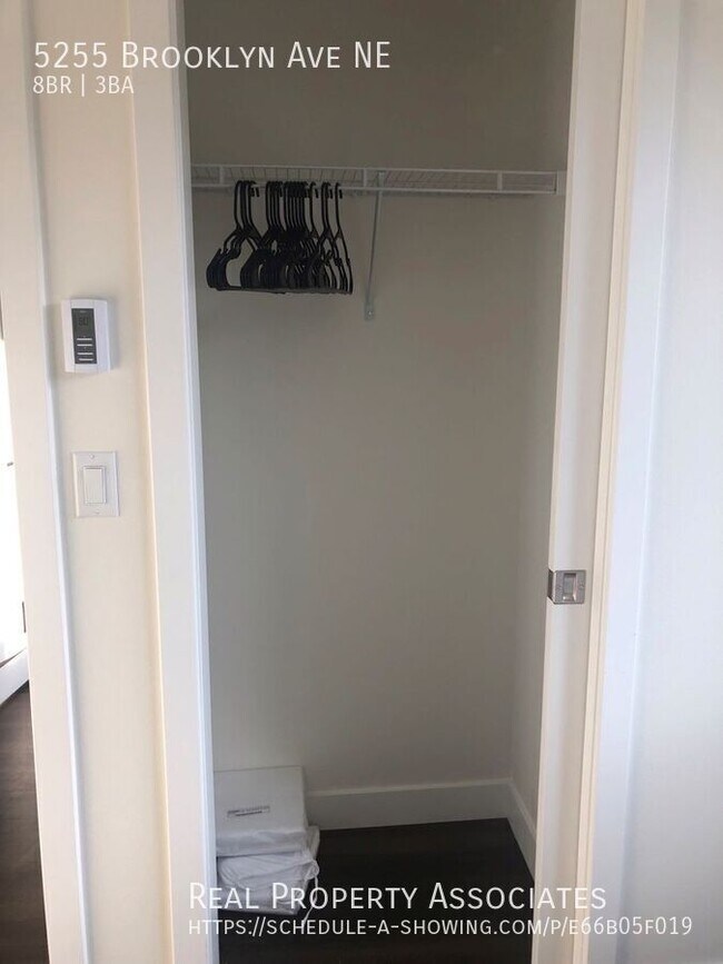 Building Photo - 5255 Brooklyn Ave NE