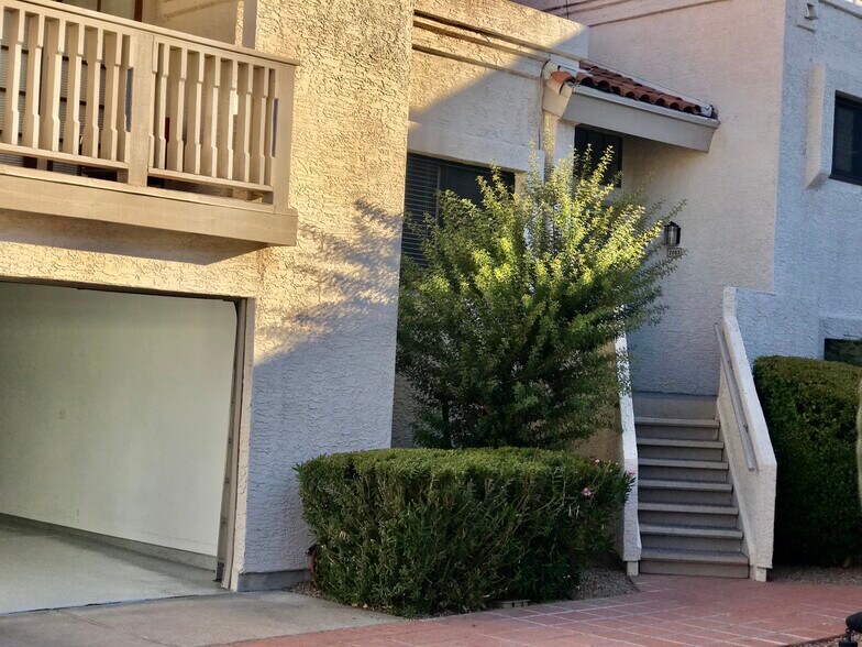 Building Photo - 7800 E Lincoln Dr