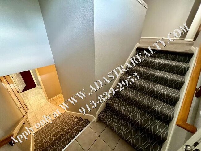 Building Photo - Beautiful 4 Bed Townhome in Gardner-Coming...