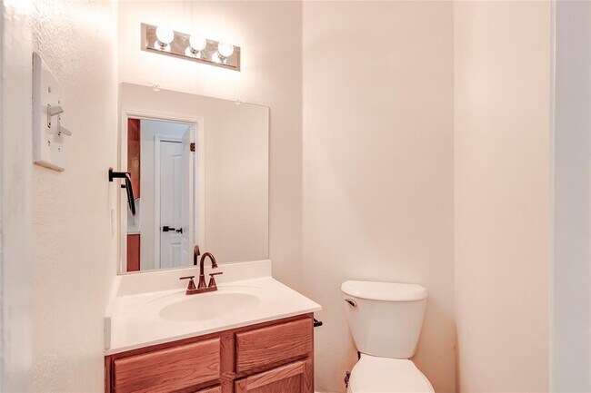 Building Photo - 8116 Forest Heights Ln