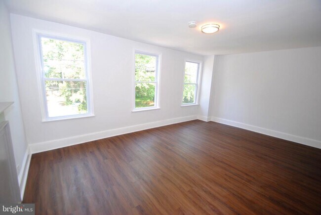 Building Photo - 217 Wood St