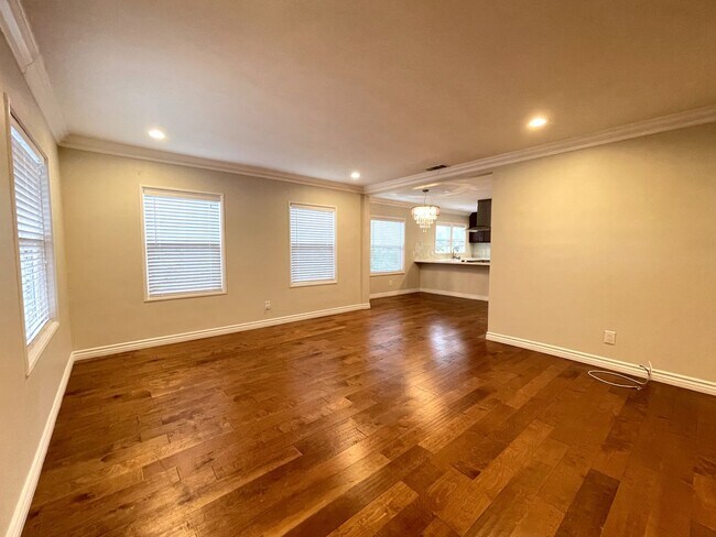 Building Photo - Stunning Mission Hills Home!