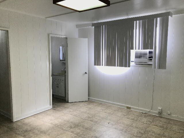 Building Photo - 1655 Onipaa St