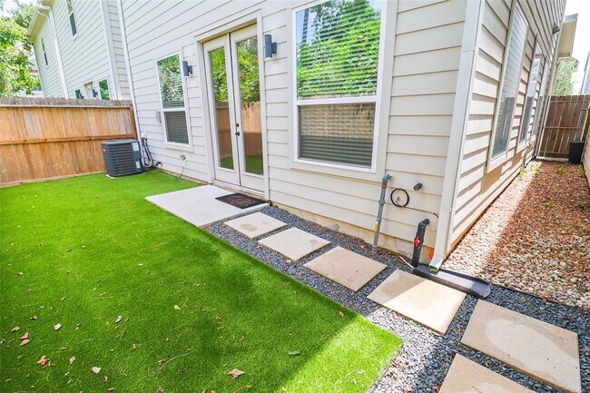 Building Photo - 5213 Pinemont Creek Ln
