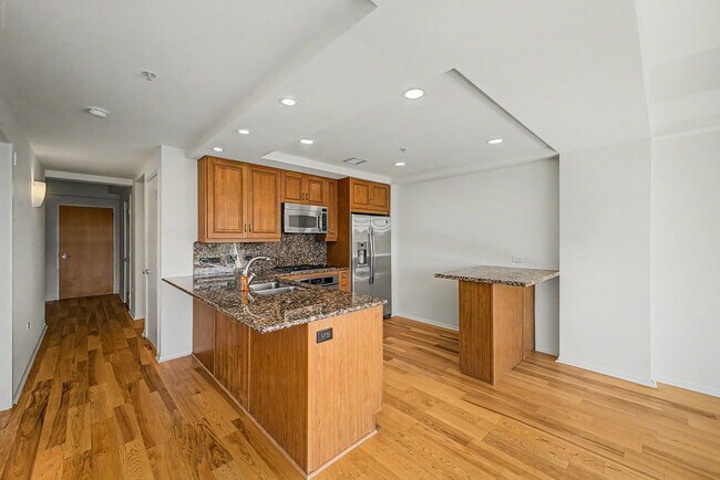 Building Photo - 7151 E Rancho Vista Dr