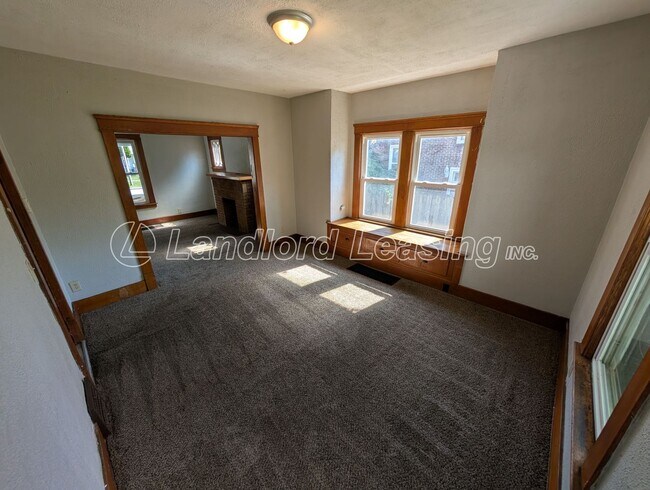 Building Photo - Charming 2-Bedroom Brick Home with Covered Porch