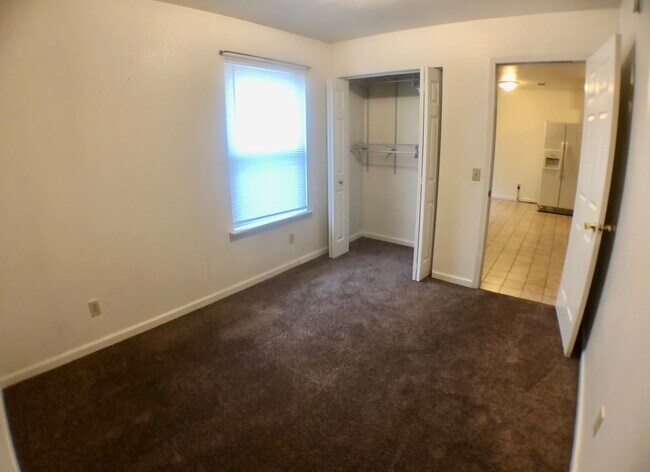 Building Photo - 722 W Broomfield St