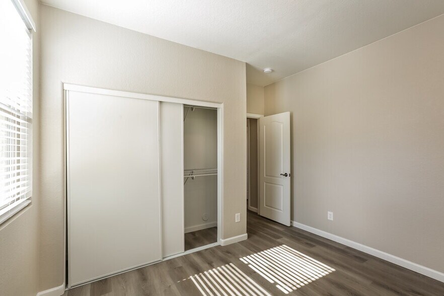 Building Photo - 3638 E Flamingo Way