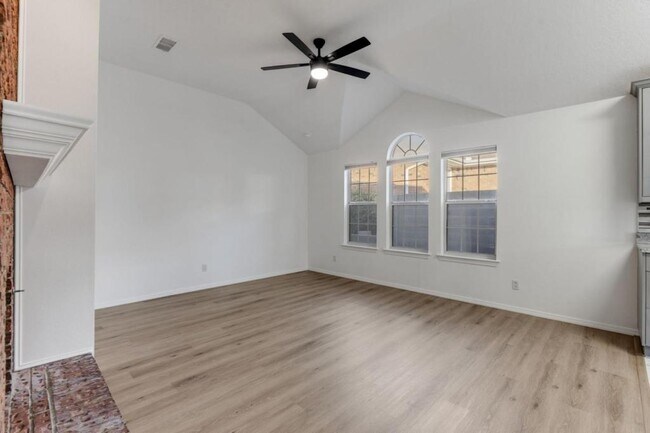 Building Photo - 9512 Rosas Ave NE