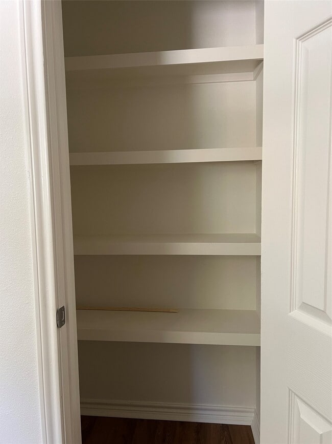 Building Photo - 1231 Sycamore Ave