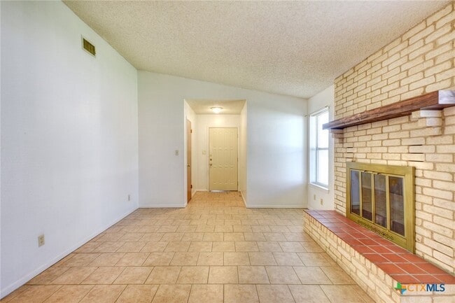 Building Photo - 818 Lois St