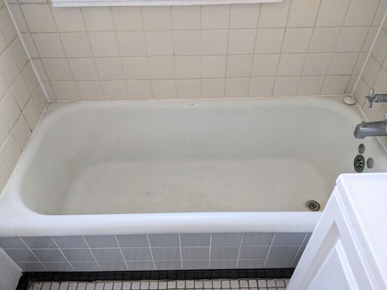 Building Photo - 731 Hinman Ave